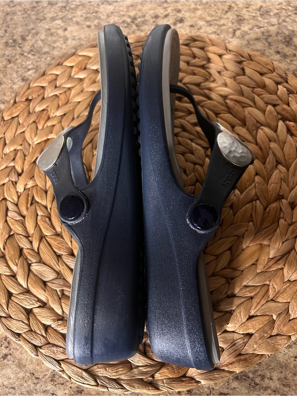 Crocs Sanrah Black Sandals/Flip Flops Low Wedge Hammered Circle Silver Detail - Picture 5 of 8